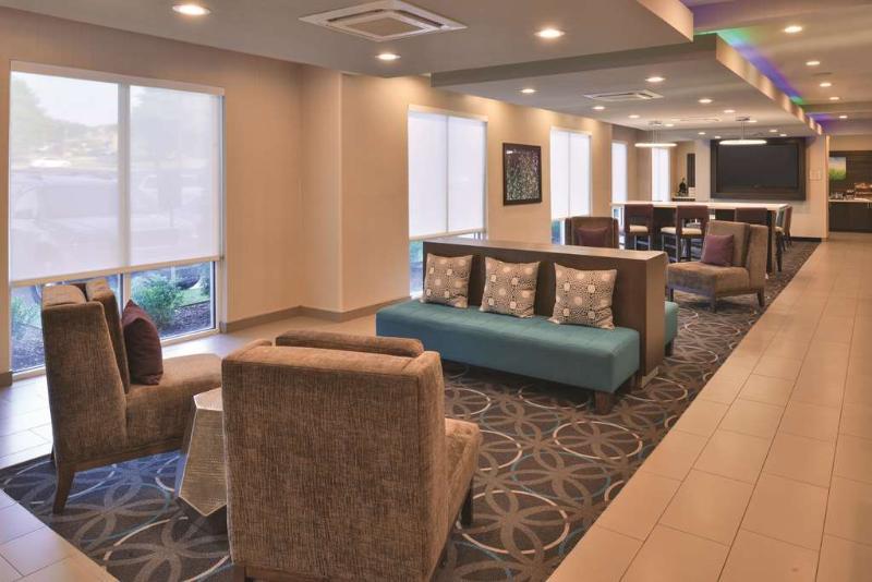 La Quinta By Wyndham Fayetteville Buitenkant foto